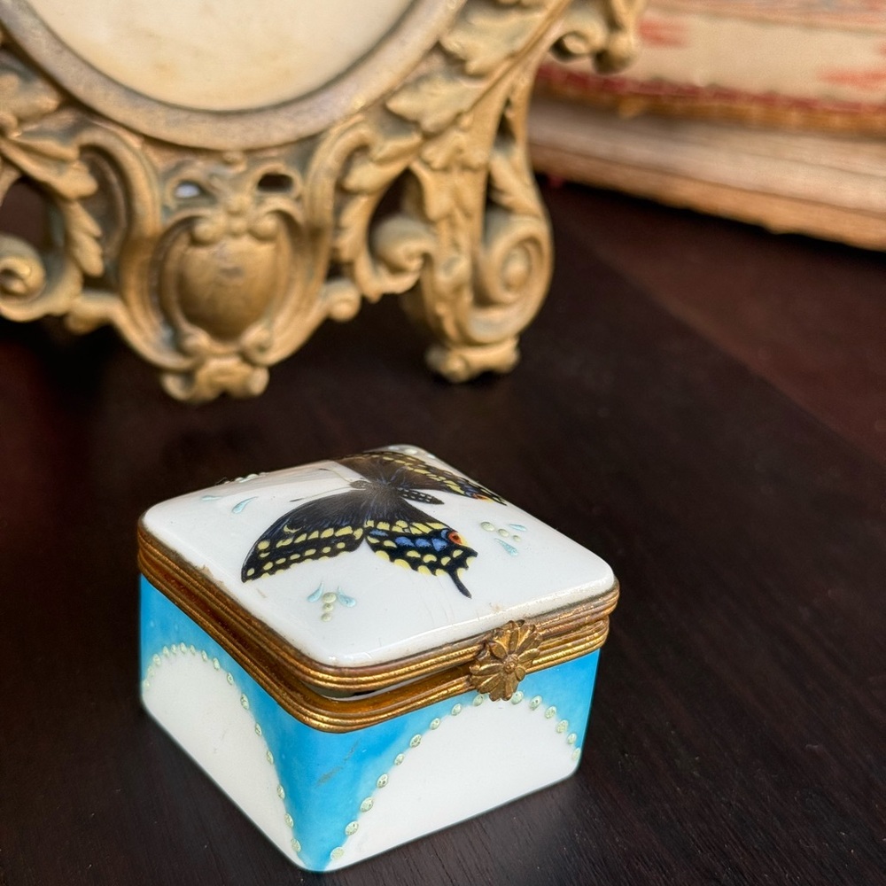 LIMOGES Butterfly Design Trinket Box